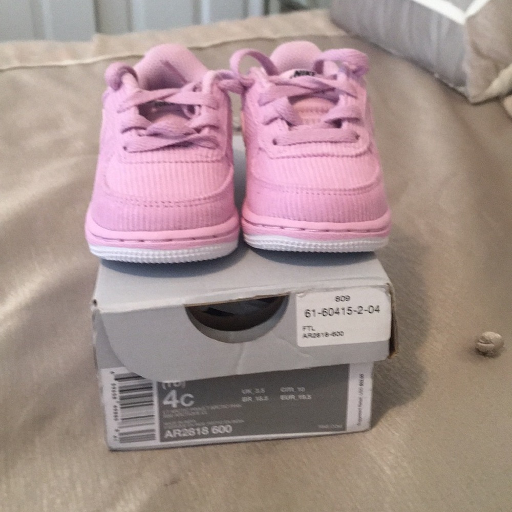 Toddler girls Nike sneakers